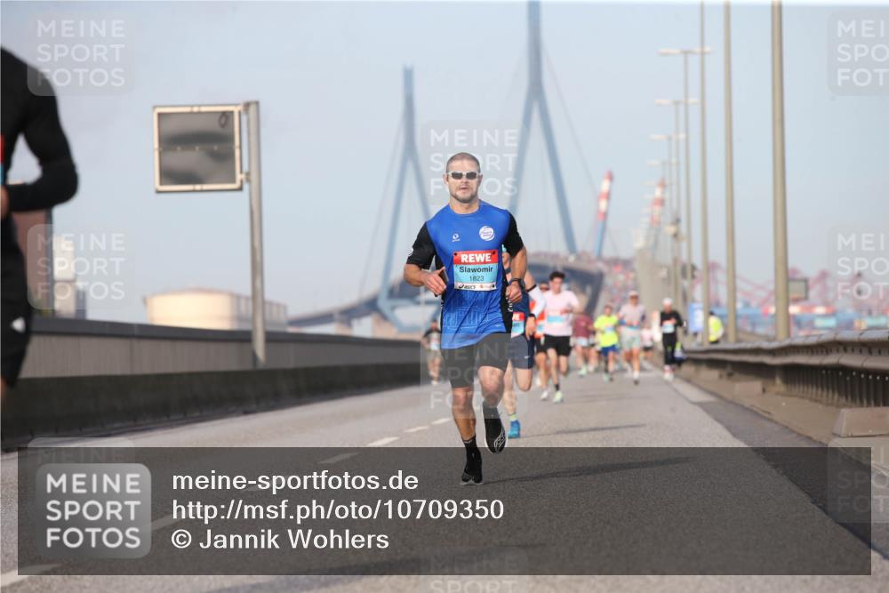 03.10.2026 - Köhlbrandbrückenlauf Jannik Wohlers http://msf.ph/oto/10709350 03.10.2026 09:40:41 Position 3 1823 meine-sportfotos.de