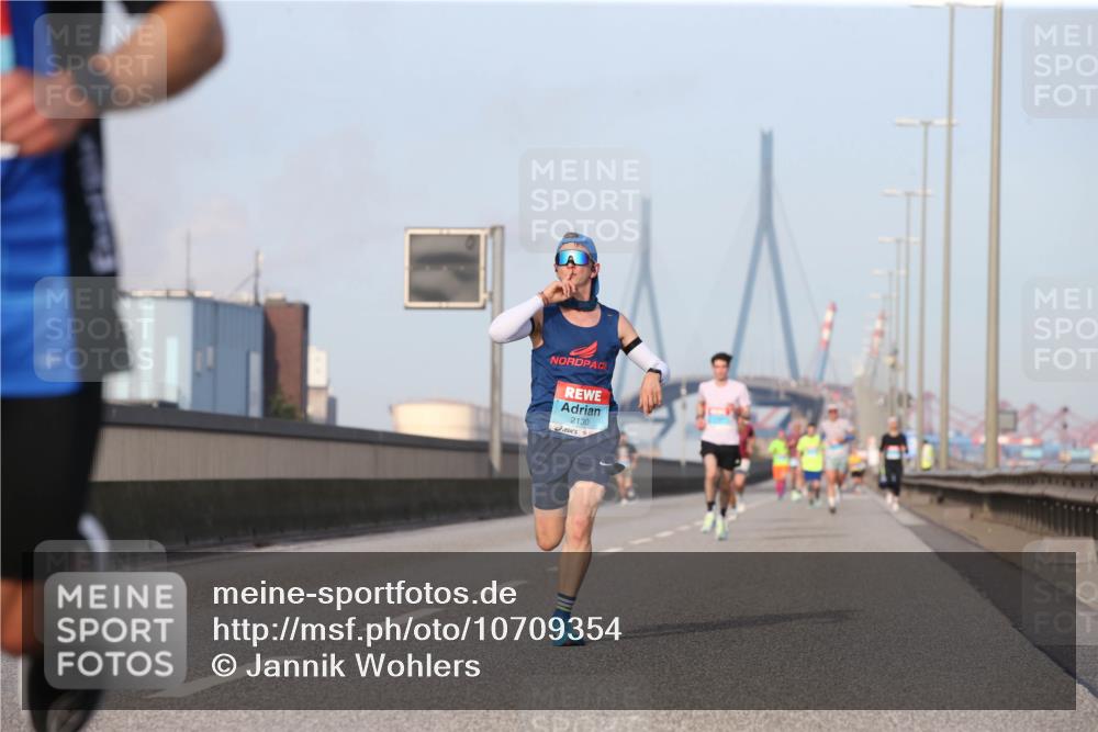 03.10.2026 - Köhlbrandbrückenlauf Jannik Wohlers http://msf.ph/oto/10709354 03.10.2026 09:40:46 Position 3 2130 meine-sportfotos.de