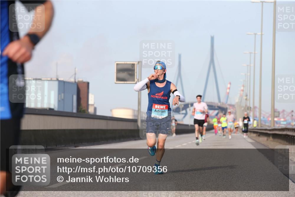 03.10.2026 - Köhlbrandbrückenlauf Jannik Wohlers http://msf.ph/oto/10709356 03.10.2026 09:40:46 Position 3 2130 meine-sportfotos.de
