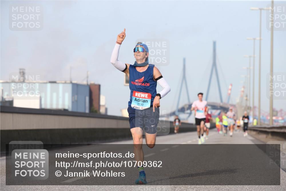 03.10.2026 - Köhlbrandbrückenlauf Jannik Wohlers http://msf.ph/oto/10709362 03.10.2026 09:40:47 Position 3 2130 meine-sportfotos.de