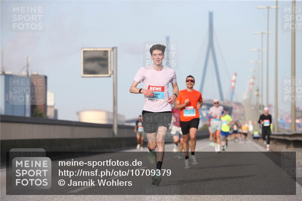 03.10.2026 - Köhlbrandbrückenlauf Jannik Wohlers http://msf.ph/oto/10709379 03.10.2026 09:40:51 Position 3 803 meine-sportfotos.de