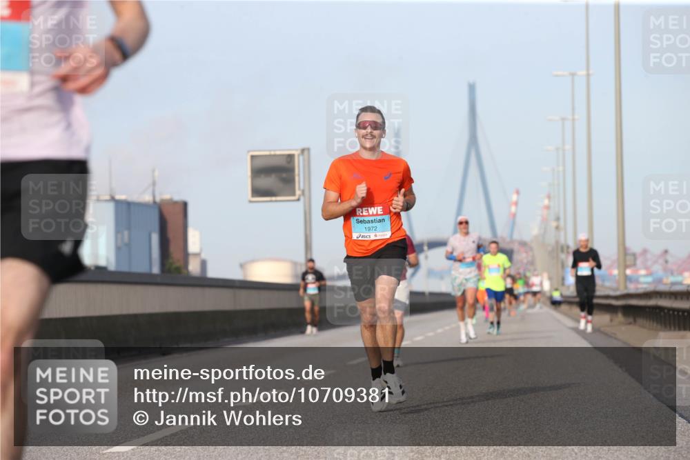 03.10.2026 - Köhlbrandbrückenlauf Jannik Wohlers http://msf.ph/oto/10709381 03.10.2026 09:40:55 Position 3 1972 meine-sportfotos.de