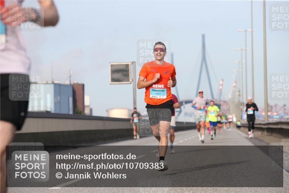 03.10.2026 - Köhlbrandbrückenlauf Jannik Wohlers http://msf.ph/oto/10709383 03.10.2026 09:40:55 Position 3 1972 meine-sportfotos.de