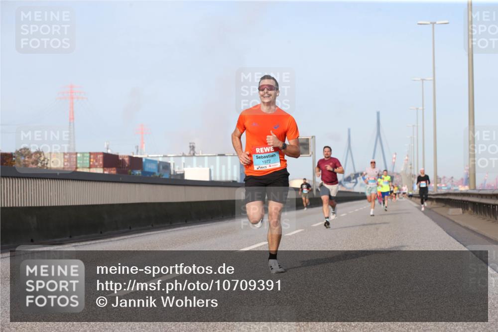 03.10.2026 - Köhlbrandbrückenlauf Jannik Wohlers http://msf.ph/oto/10709391 03.10.2026 09:40:57 Position 3 1972 meine-sportfotos.de