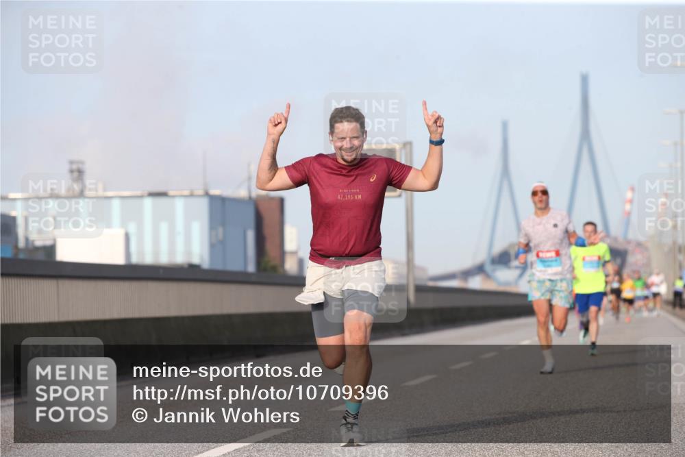 03.10.2026 - Köhlbrandbrückenlauf Jannik Wohlers http://msf.ph/oto/10709396 03.10.2026 09:40:59 Position 3 42, 195, 401 meine-sportfotos.de
