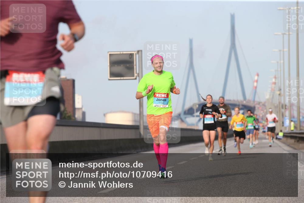 03.10.2026 - Köhlbrandbrückenlauf Jannik Wohlers http://msf.ph/oto/10709416 03.10.2026 09:41:10 Position 3 1702 meine-sportfotos.de
