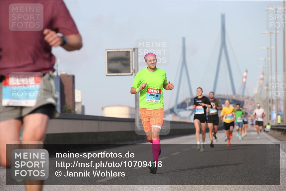 03.10.2026 - Köhlbrandbrückenlauf Jannik Wohlers http://msf.ph/oto/10709418 03.10.2026 09:41:10 Position 3 1702 meine-sportfotos.de
