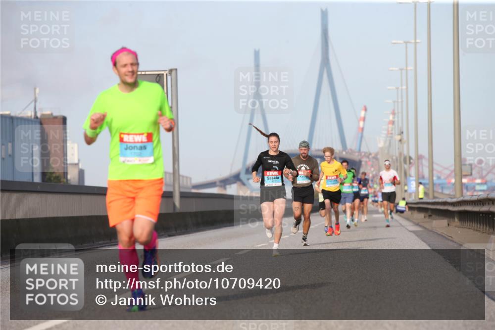 03.10.2026 - Köhlbrandbrückenlauf Jannik Wohlers http://msf.ph/oto/10709420 03.10.2026 09:41:12 Position 3 27 meine-sportfotos.de