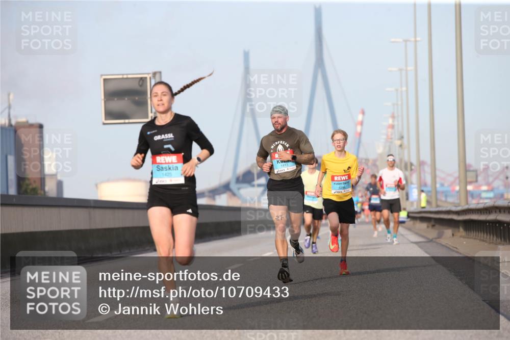 03.10.2026 - Köhlbrandbrückenlauf Jannik Wohlers http://msf.ph/oto/10709433 03.10.2026 09:41:15 Position 3 1425, 1413, 27, 1296 meine-sportfotos.de