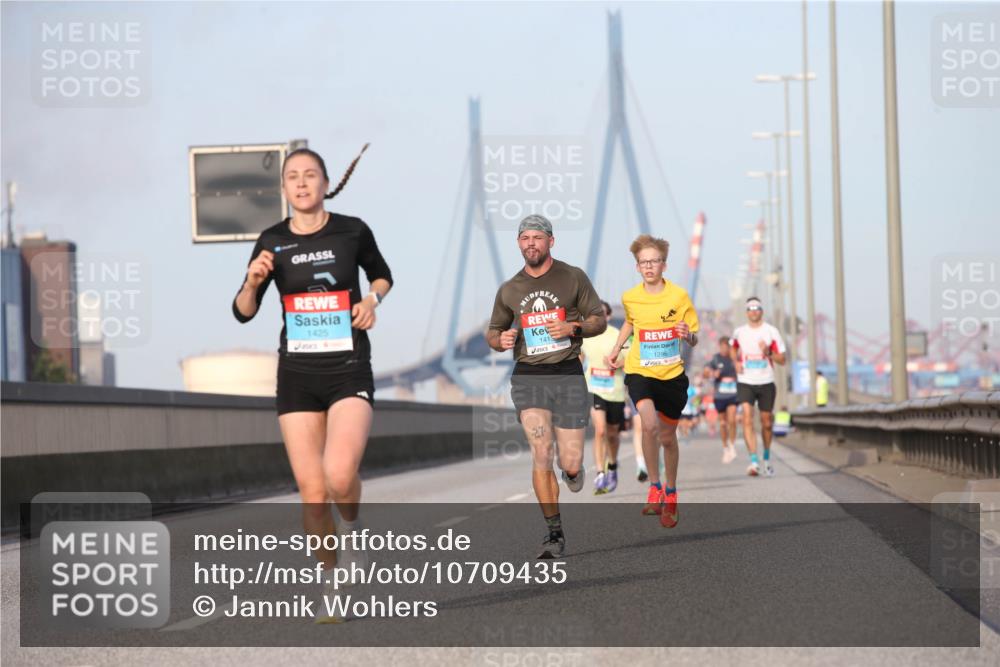 03.10.2026 - Köhlbrandbrückenlauf Jannik Wohlers http://msf.ph/oto/10709435 03.10.2026 09:41:16 Position 3 1425, 1413, 1296, 27 meine-sportfotos.de