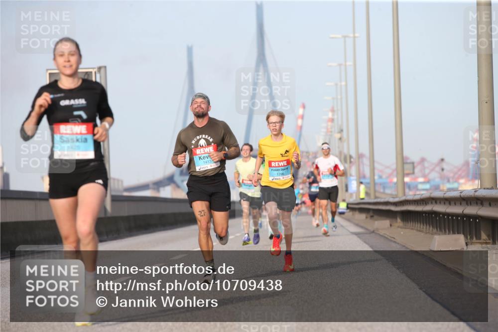 03.10.2026 - Köhlbrandbrückenlauf Jannik Wohlers http://msf.ph/oto/10709438 03.10.2026 09:41:16 Position 3 1413, 27, 1296 meine-sportfotos.de