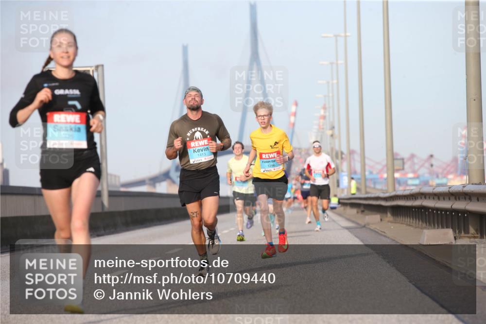03.10.2026 - Köhlbrandbrückenlauf Jannik Wohlers http://msf.ph/oto/10709440 03.10.2026 09:41:16 Position 3 27, 1413, 1296 meine-sportfotos.de