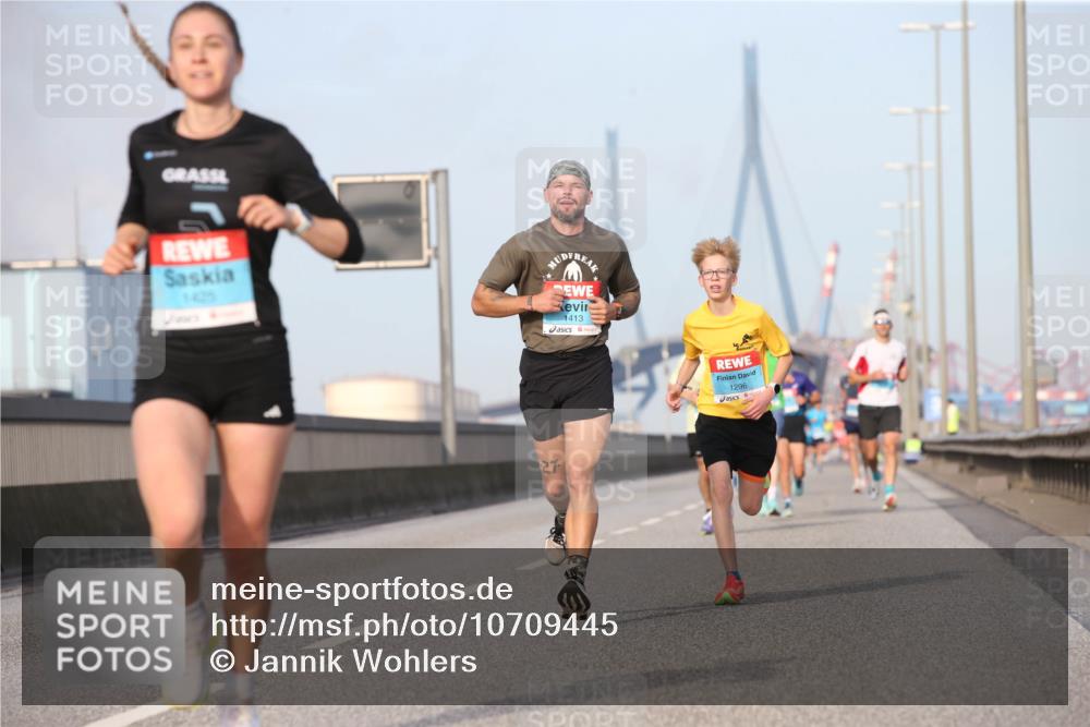 03.10.2026 - Köhlbrandbrückenlauf Jannik Wohlers http://msf.ph/oto/10709445 03.10.2026 09:41:17 Position 3 27, 1413, 1296 meine-sportfotos.de
