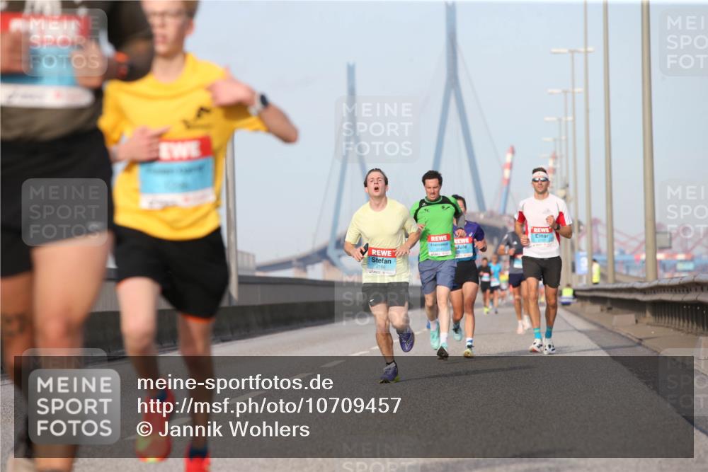 03.10.2026 - Köhlbrandbrückenlauf Jannik Wohlers http://msf.ph/oto/10709457 03.10.2026 09:41:20 Position 3 2166 meine-sportfotos.de