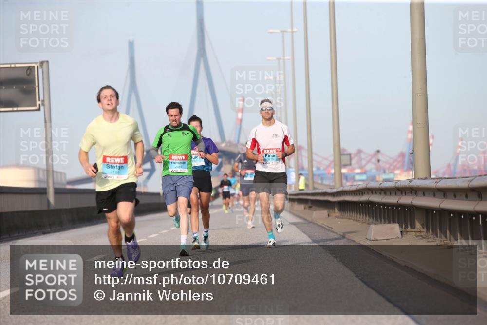 03.10.2026 - Köhlbrandbrückenlauf Jannik Wohlers http://msf.ph/oto/10709461 03.10.2026 09:41:22 Position 3 1357, 2166, 2045, 2125 meine-sportfotos.de
