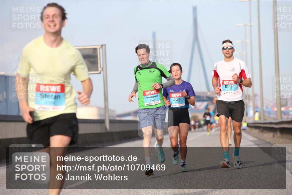 03.10.2026 - Köhlbrandbrückenlauf Jannik Wohlers http://msf.ph/oto/10709469 03.10.2026 09:41:24 Position 3 2045, 1357, 2125 meine-sportfotos.de
