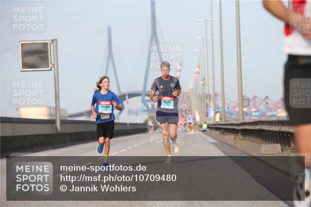 03.10.2026 - Köhlbrandbrückenlauf Jannik Wohlers http://msf.ph/oto/10709480 03.10.2026 09:41:28 Position 3 2278, 142 meine-sportfotos.de
