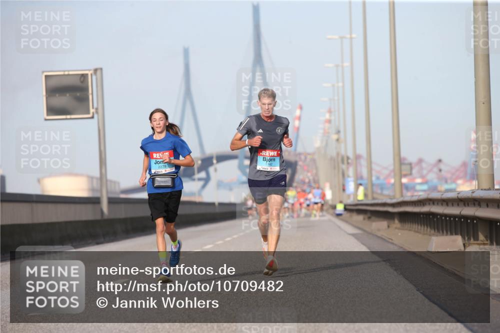 03.10.2026 - Köhlbrandbrückenlauf Jannik Wohlers http://msf.ph/oto/10709482 03.10.2026 09:41:29 Position 3 2278, 142 meine-sportfotos.de