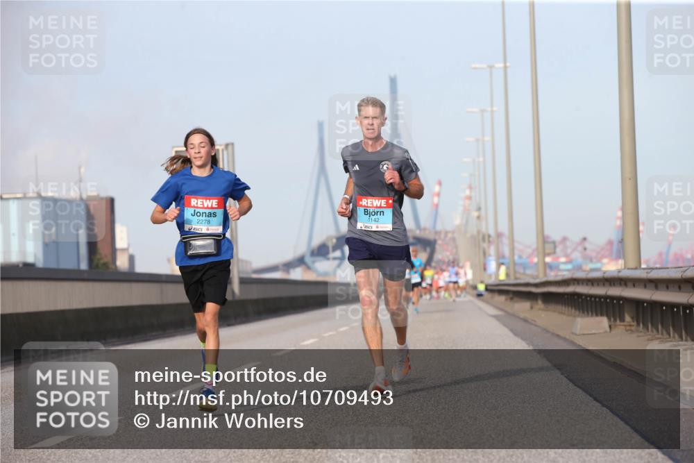 03.10.2026 - Köhlbrandbrückenlauf Jannik Wohlers http://msf.ph/oto/10709493 03.10.2026 09:41:31 Position 3 2278, 1142 meine-sportfotos.de