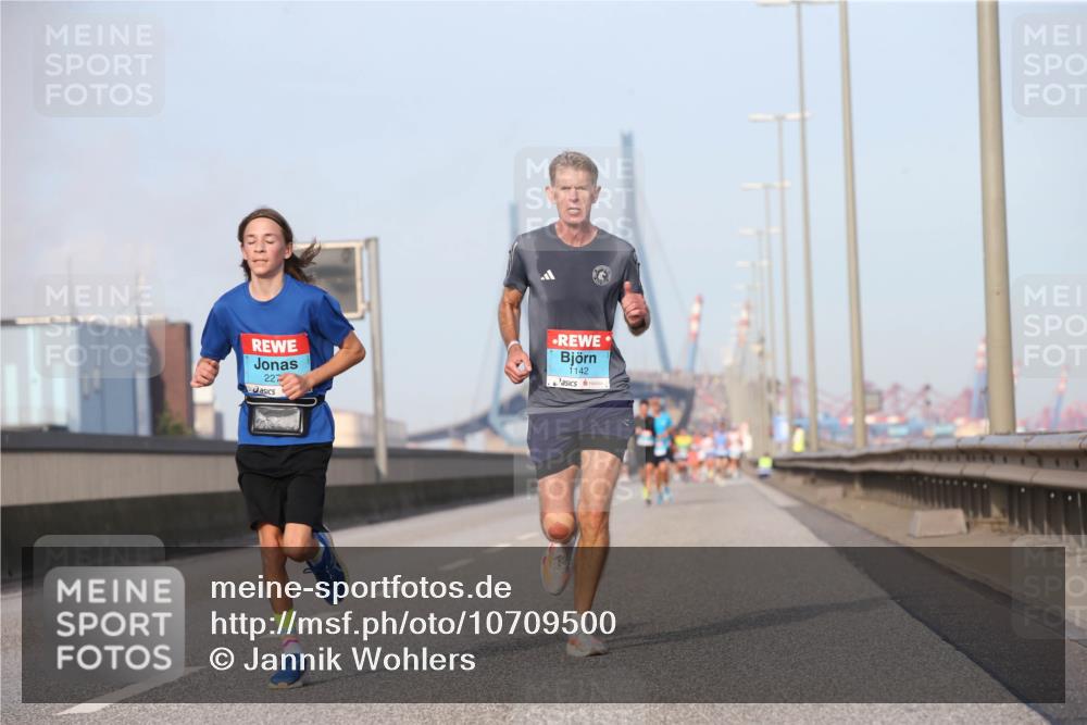 03.10.2026 - Köhlbrandbrückenlauf Jannik Wohlers http://msf.ph/oto/10709500 03.10.2026 09:41:32 Position 3 20, 227, 1142 meine-sportfotos.de