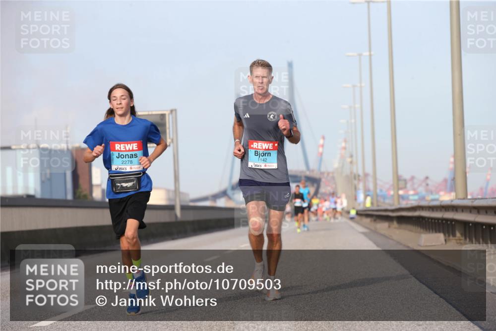 03.10.2026 - Köhlbrandbrückenlauf Jannik Wohlers http://msf.ph/oto/10709503 03.10.2026 09:41:32 Position 3 2278, 1142 meine-sportfotos.de