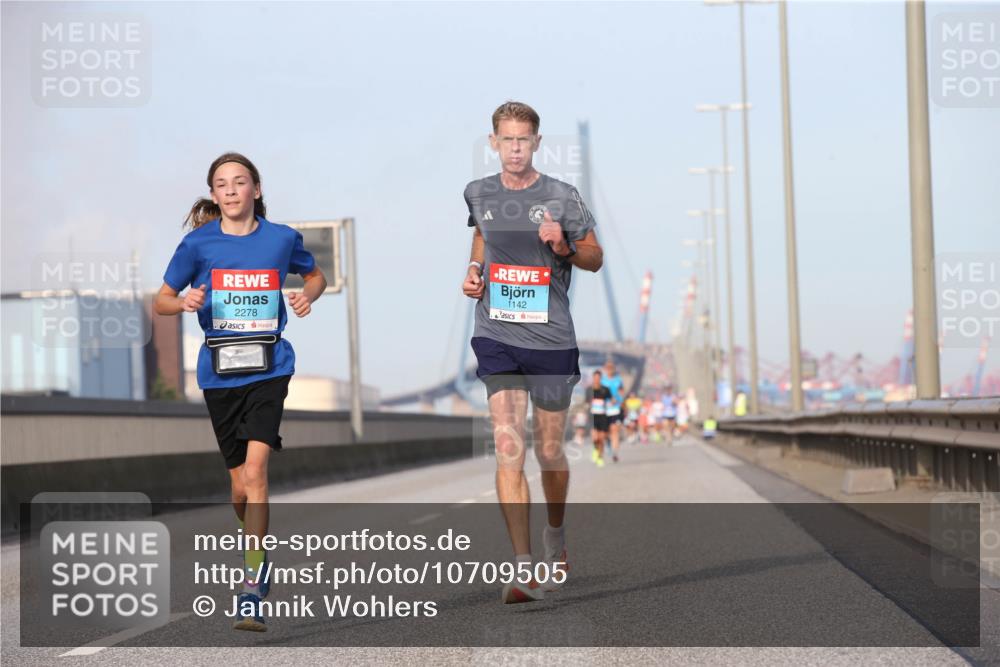 03.10.2026 - Köhlbrandbrückenlauf Jannik Wohlers http://msf.ph/oto/10709505 03.10.2026 09:41:32 Position 3 2278, 1142 meine-sportfotos.de
