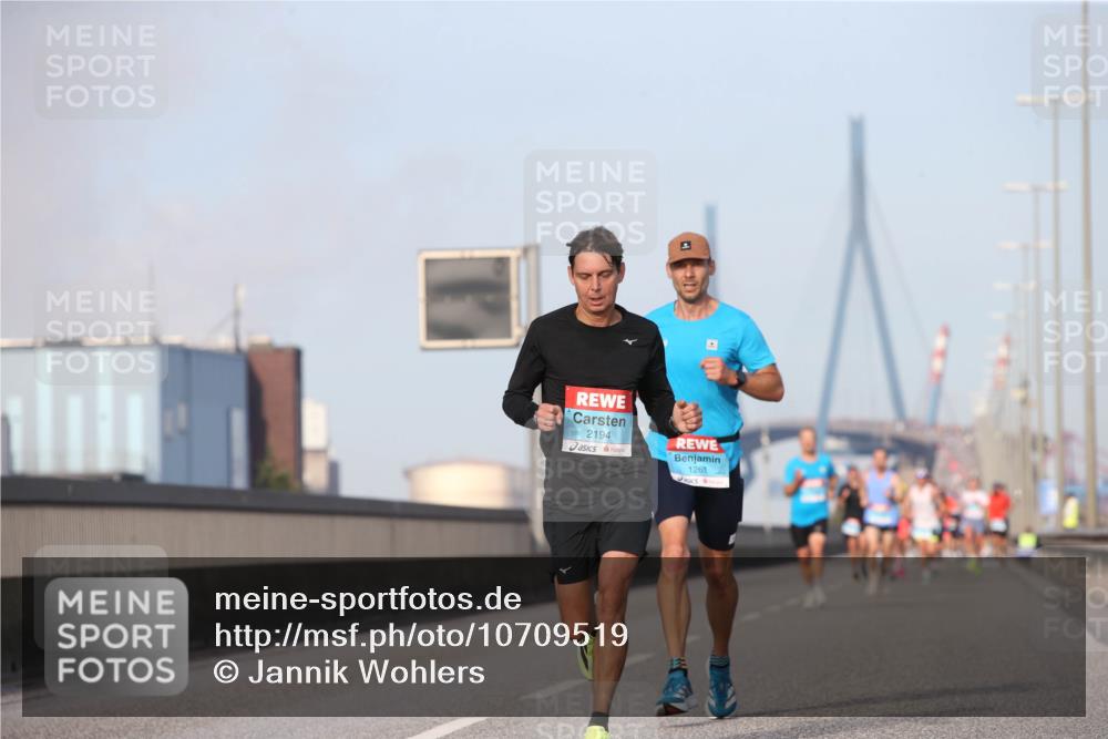 03.10.2026 - Köhlbrandbrückenlauf Jannik Wohlers http://msf.ph/oto/10709519 03.10.2026 09:41:45 Position 3 2194, 1261 meine-sportfotos.de