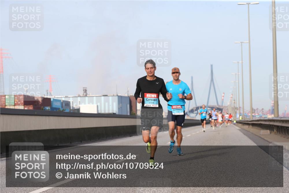 03.10.2026 - Köhlbrandbrückenlauf Jannik Wohlers http://msf.ph/oto/10709524 03.10.2026 09:41:46 Position 3 2194, 1261 meine-sportfotos.de