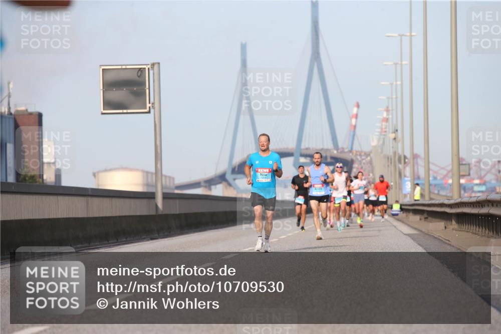03.10.2026 - Köhlbrandbrückenlauf Jannik Wohlers http://msf.ph/oto/10709530 03.10.2026 09:41:49 Position 3  meine-sportfotos.de