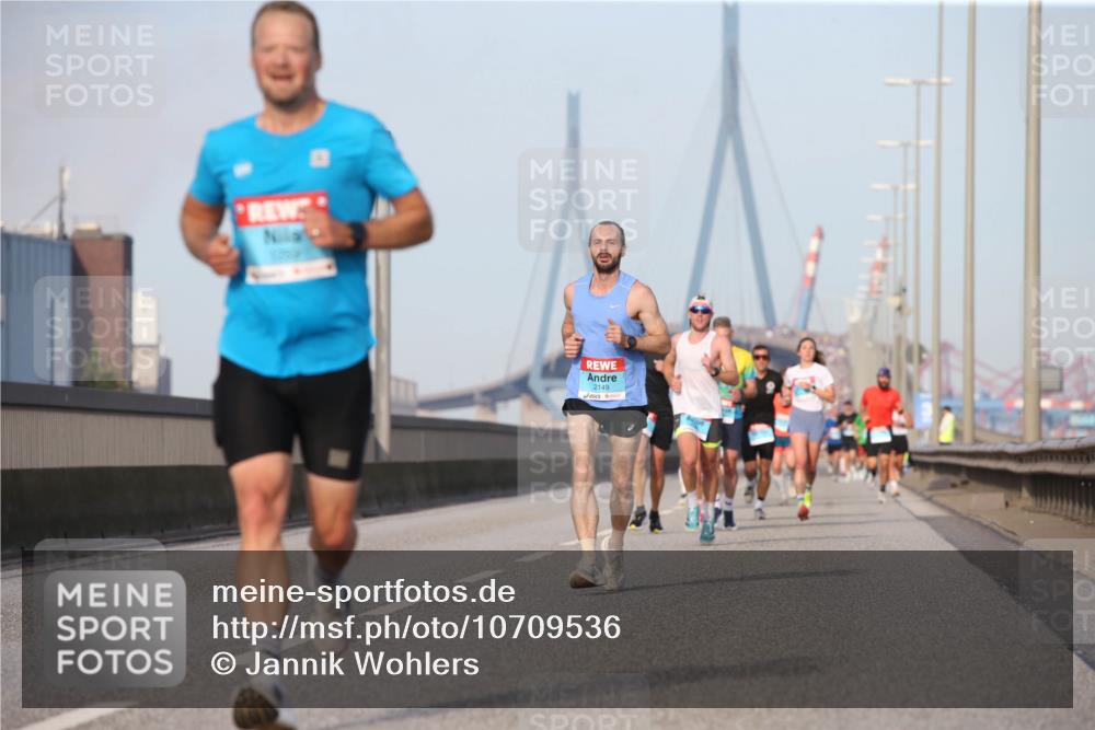 03.10.2026 - Köhlbrandbrückenlauf Jannik Wohlers http://msf.ph/oto/10709536 03.10.2026 09:41:55 Position 3 2149 meine-sportfotos.de
