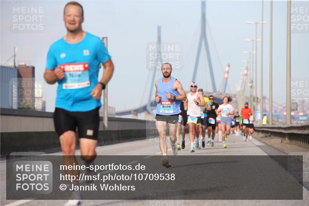 03.10.2026 - Köhlbrandbrückenlauf Jannik Wohlers http://msf.ph/oto/10709538 03.10.2026 09:41:55 Position 3 2149 meine-sportfotos.de