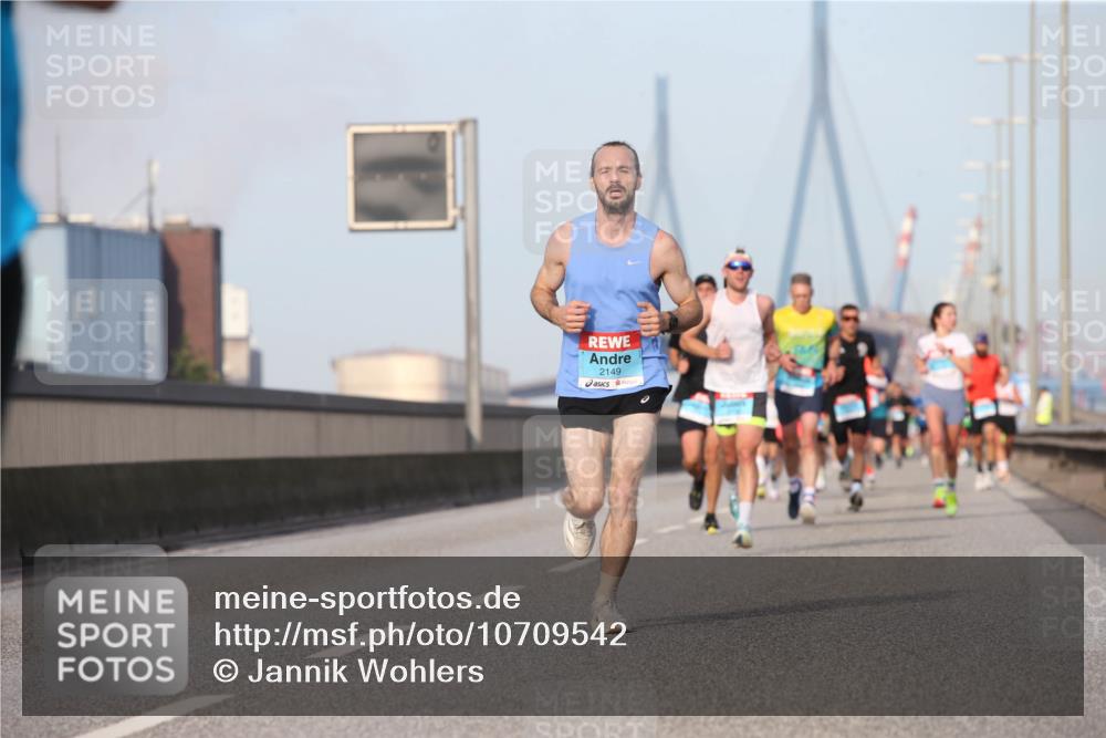 03.10.2026 - Köhlbrandbrückenlauf Jannik Wohlers http://msf.ph/oto/10709542 03.10.2026 09:41:57 Position 3 2149 meine-sportfotos.de