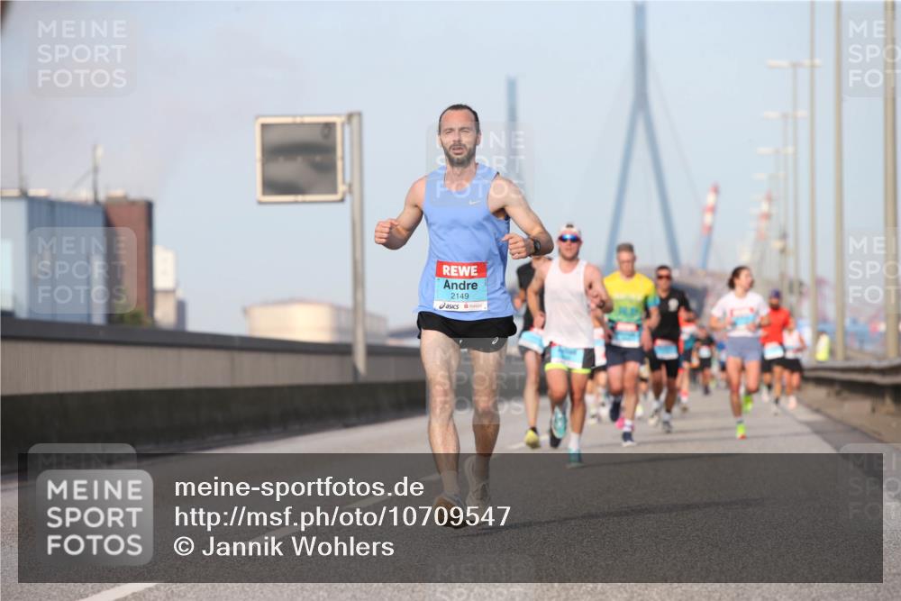 03.10.2026 - Köhlbrandbrückenlauf Jannik Wohlers http://msf.ph/oto/10709547 03.10.2026 09:41:57 Position 3 2149 meine-sportfotos.de