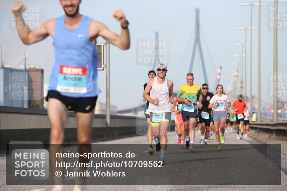 03.10.2026 - Köhlbrandbrückenlauf Jannik Wohlers http://msf.ph/oto/10709562 03.10.2026 09:41:59 Position 3 2108 meine-sportfotos.de