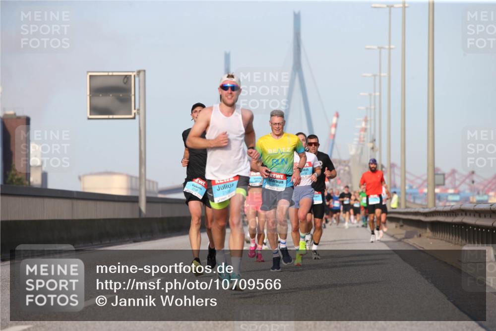 03.10.2026 - Köhlbrandbrückenlauf Jannik Wohlers http://msf.ph/oto/10709566 03.10.2026 09:42:01 Position 3 3708, 210, 1803, 2218, 12 meine-sportfotos.de