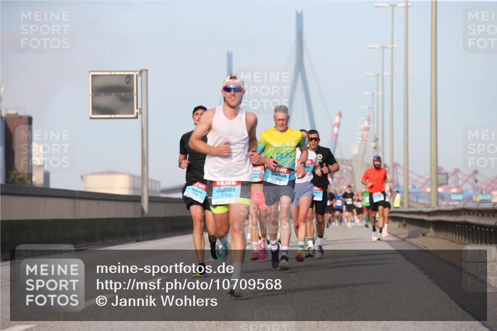 03.10.2026 - Köhlbrandbrückenlauf Jannik Wohlers http://msf.ph/oto/10709568 03.10.2026 09:42:01 Position 3 3708, 2108, 3804, 1803 meine-sportfotos.de