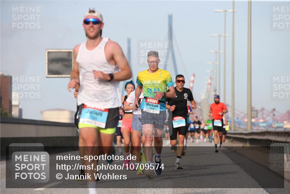 03.10.2026 - Köhlbrandbrückenlauf Jannik Wohlers http://msf.ph/oto/10709574 03.10.2026 09:42:03 Position 3 1803 meine-sportfotos.de