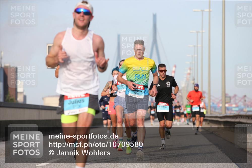 03.10.2026 - Köhlbrandbrückenlauf Jannik Wohlers http://msf.ph/oto/10709580 03.10.2026 09:42:03 Position 3 2218, 1803 meine-sportfotos.de