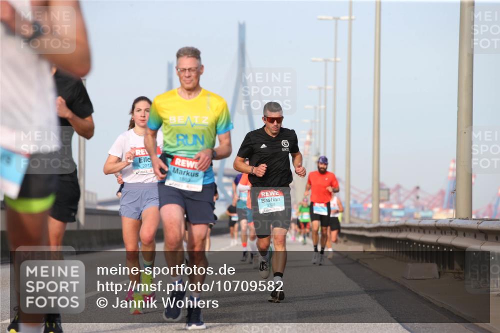 03.10.2026 - Köhlbrandbrückenlauf Jannik Wohlers http://msf.ph/oto/10709582 03.10.2026 09:42:04 Position 3 2218, 1803, 2309 meine-sportfotos.de