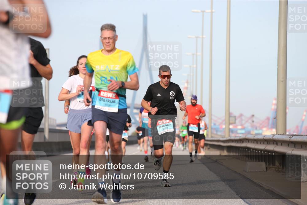 03.10.2026 - Köhlbrandbrückenlauf Jannik Wohlers http://msf.ph/oto/10709585 03.10.2026 09:42:04 Position 3 1802, 2309 meine-sportfotos.de