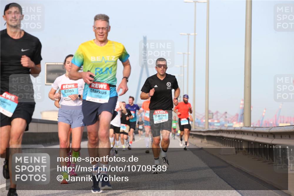 03.10.2026 - Köhlbrandbrückenlauf Jannik Wohlers http://msf.ph/oto/10709589 03.10.2026 09:42:05 Position 3 3708, 2218, 1803, 2309 meine-sportfotos.de