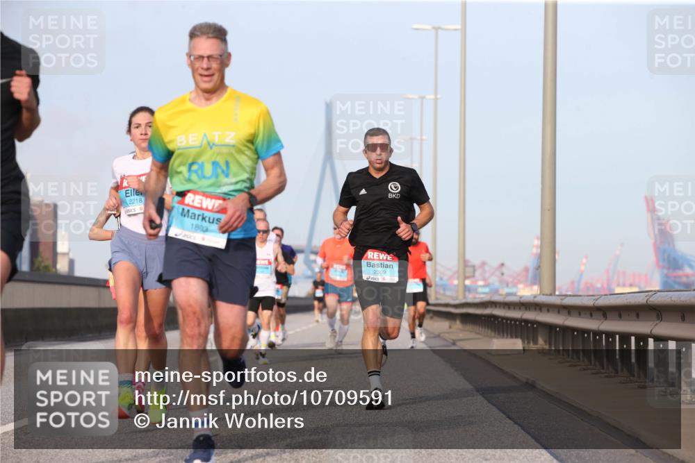 03.10.2026 - Köhlbrandbrückenlauf Jannik Wohlers http://msf.ph/oto/10709591 03.10.2026 09:42:06 Position 3 2218, 1803, 2309 meine-sportfotos.de