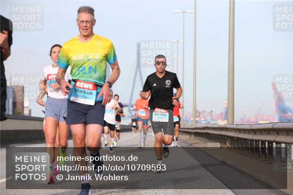 03.10.2026 - Köhlbrandbrückenlauf Jannik Wohlers http://msf.ph/oto/10709593 03.10.2026 09:42:06 Position 3 1803, 2309 meine-sportfotos.de