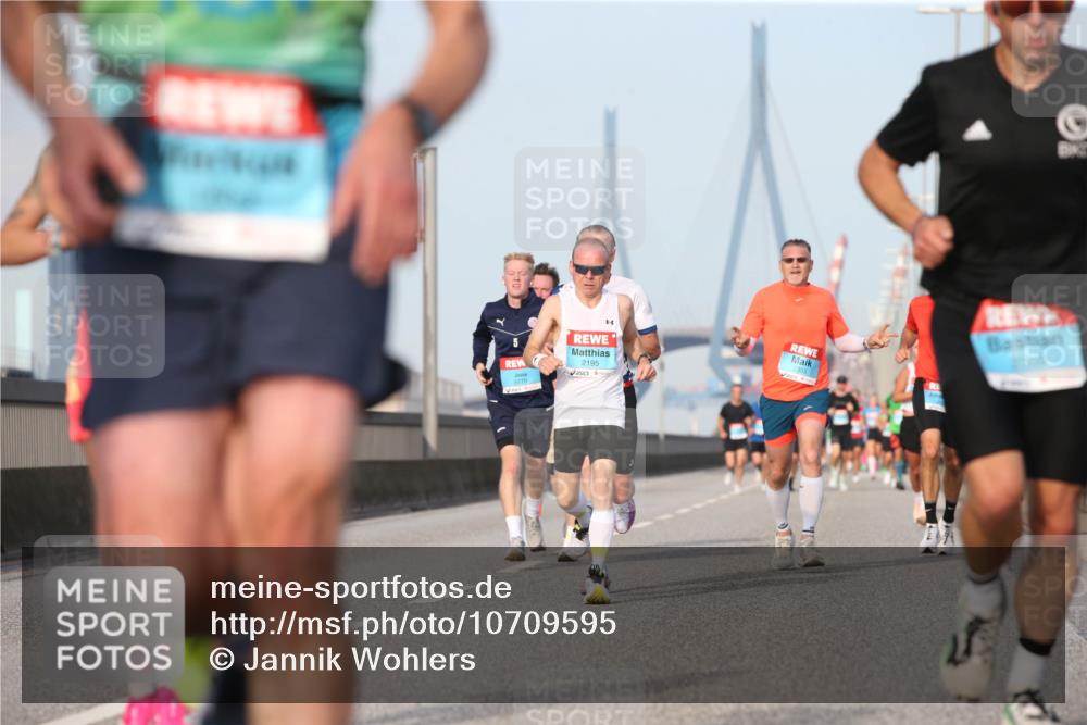 03.10.2026 - Köhlbrandbrückenlauf Jannik Wohlers http://msf.ph/oto/10709595 03.10.2026 09:42:07 Position 3 5, 2195, 2355 meine-sportfotos.de