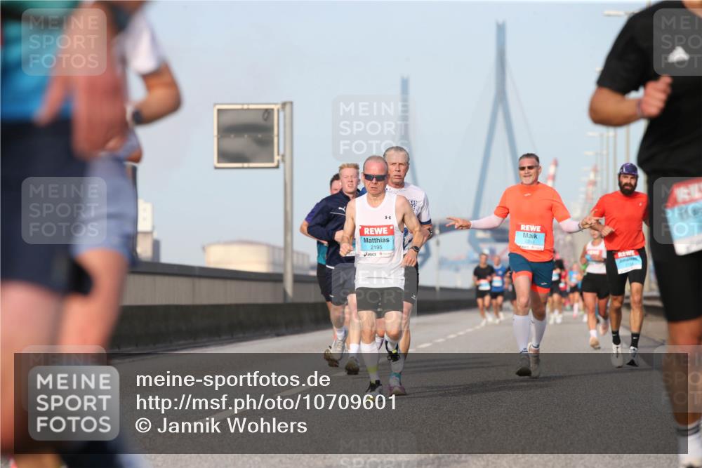 03.10.2026 - Köhlbrandbrückenlauf Jannik Wohlers http://msf.ph/oto/10709601 03.10.2026 09:42:07 Position 3 2195, 2355 meine-sportfotos.de