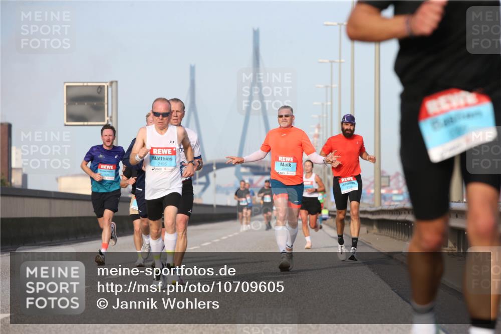 03.10.2026 - Köhlbrandbrückenlauf Jannik Wohlers http://msf.ph/oto/10709605 03.10.2026 09:42:08 Position 3 2195, 2355 meine-sportfotos.de