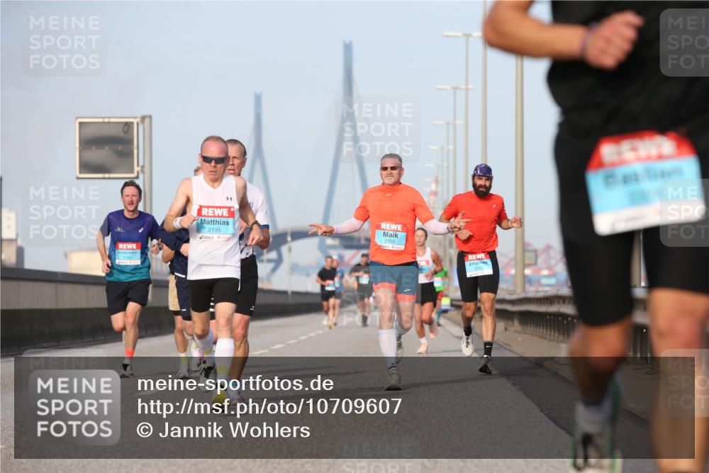 03.10.2026 - Köhlbrandbrückenlauf Jannik Wohlers http://msf.ph/oto/10709607 03.10.2026 09:42:08 Position 3 2195, 2355 meine-sportfotos.de