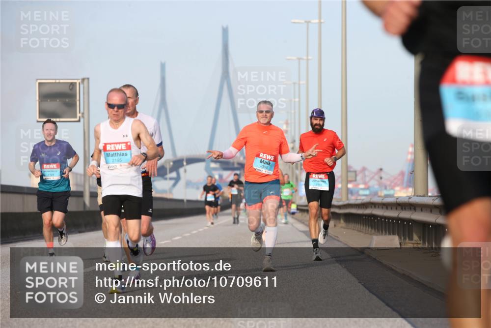 03.10.2026 - Köhlbrandbrückenlauf Jannik Wohlers http://msf.ph/oto/10709611 03.10.2026 09:42:08 Position 3 1129, 24, 2195, 2355, 2155 meine-sportfotos.de
