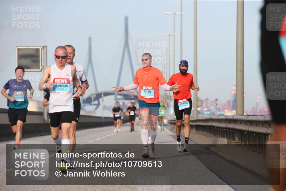 03.10.2026 - Köhlbrandbrückenlauf Jannik Wohlers http://msf.ph/oto/10709613 03.10.2026 09:42:08 Position 3 1129, 2195, 2355, 2155 meine-sportfotos.de