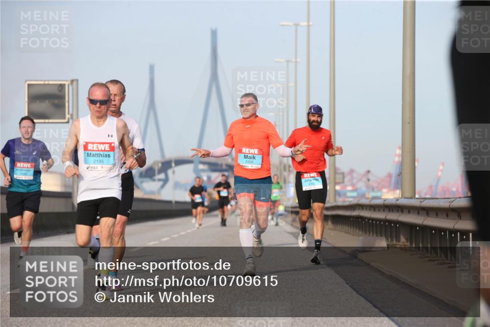 03.10.2026 - Köhlbrandbrückenlauf Jannik Wohlers http://msf.ph/oto/10709615 03.10.2026 09:42:09 Position 3 1129, 2195, 2355, 2155 meine-sportfotos.de